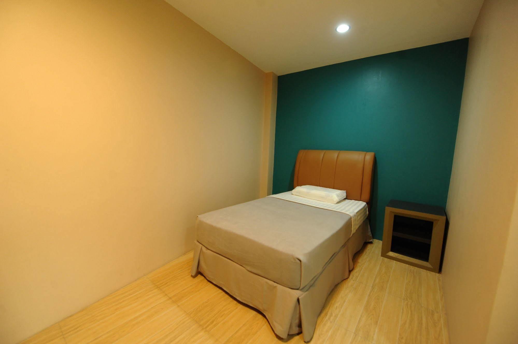 Urban Living Zen Hotel Davao City Exterior foto