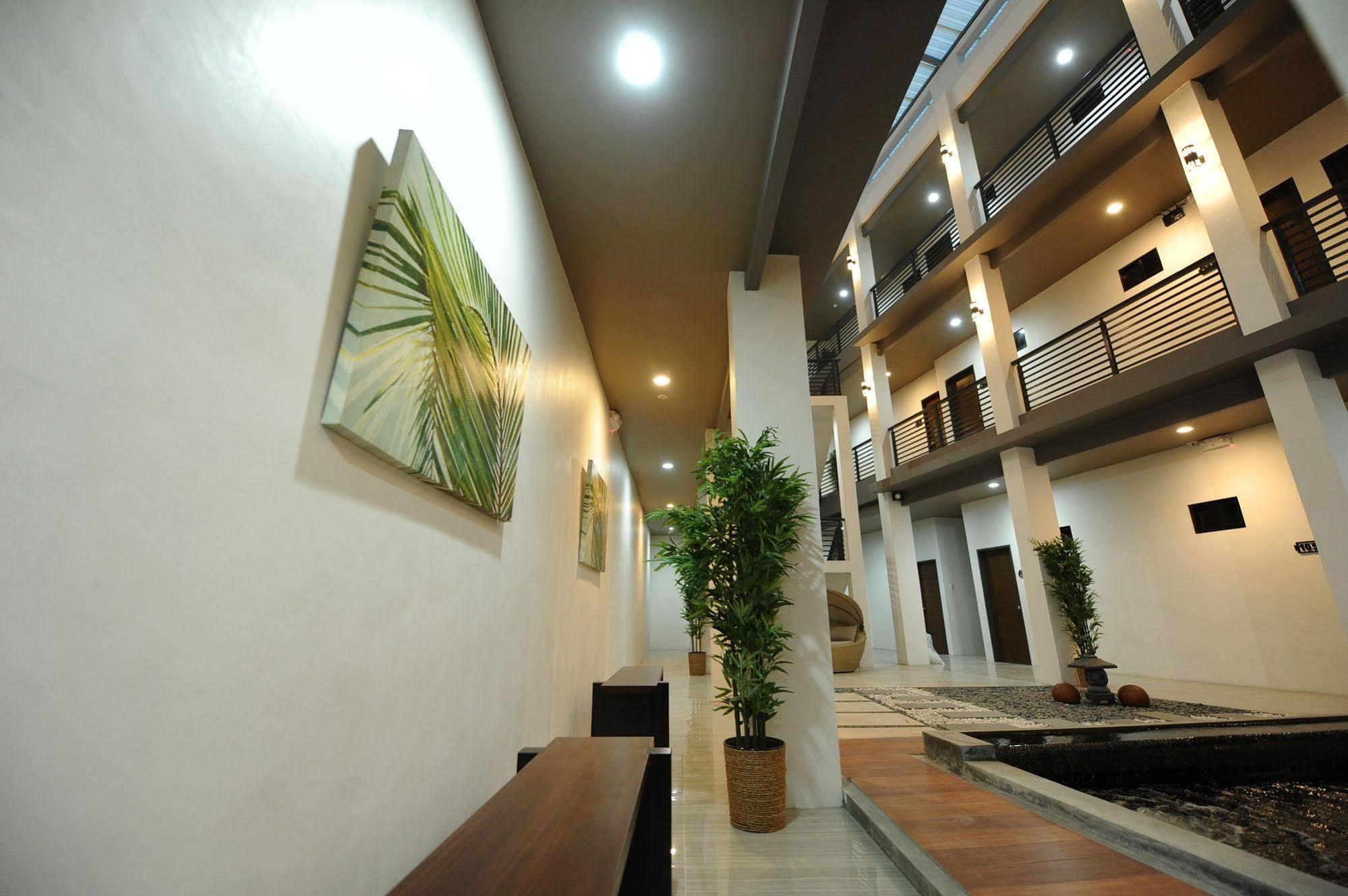 Urban Living Zen Hotel Davao City Exterior foto