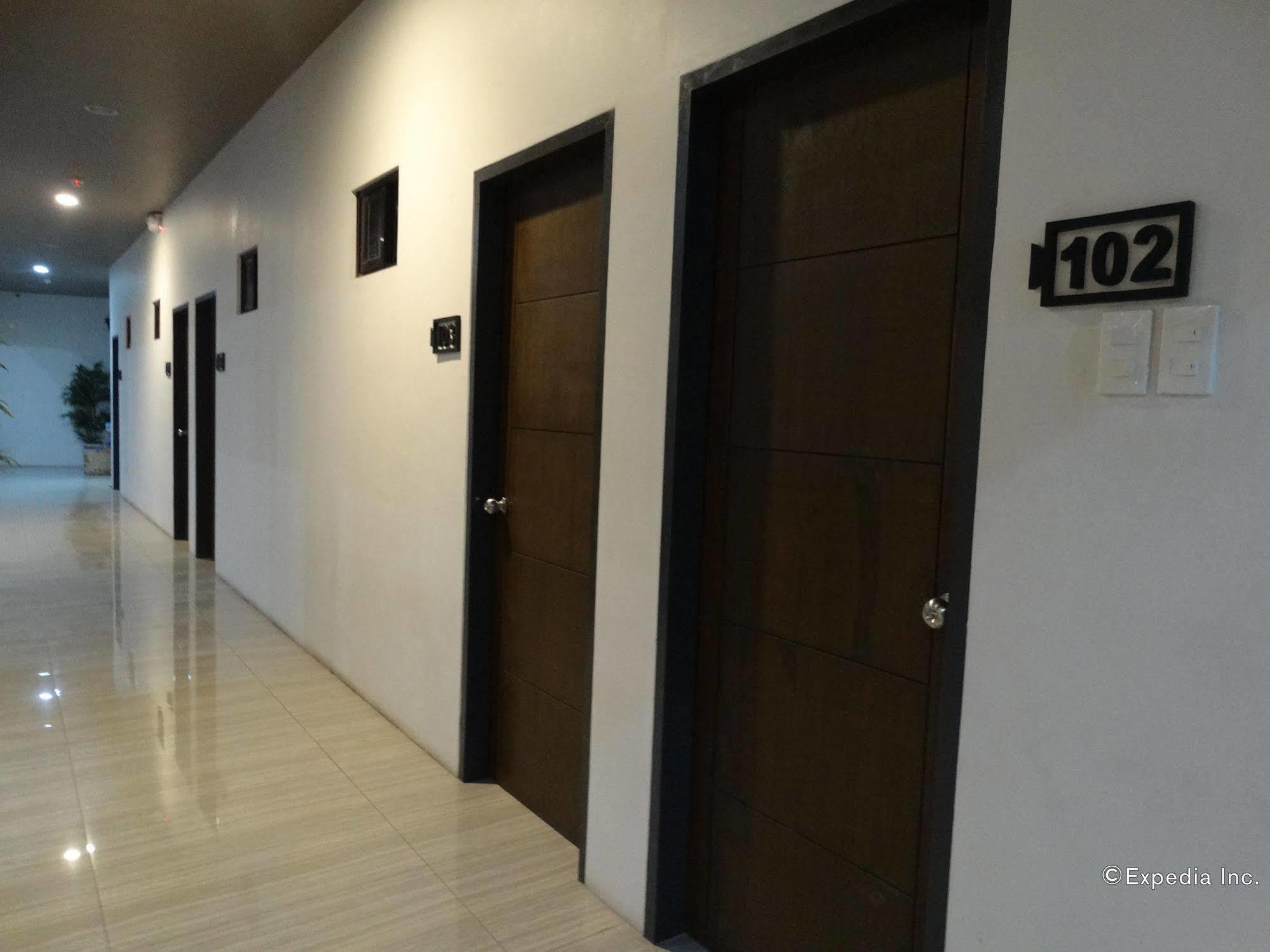 Urban Living Zen Hotel Davao City Exterior foto